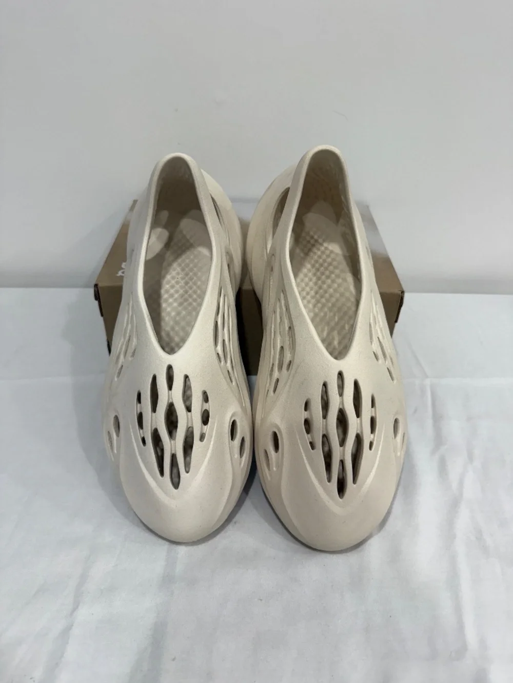Used W/O Box! Men's Adidas Foam RNNR Beige Cream Summer Slip On Sandals Size 13
